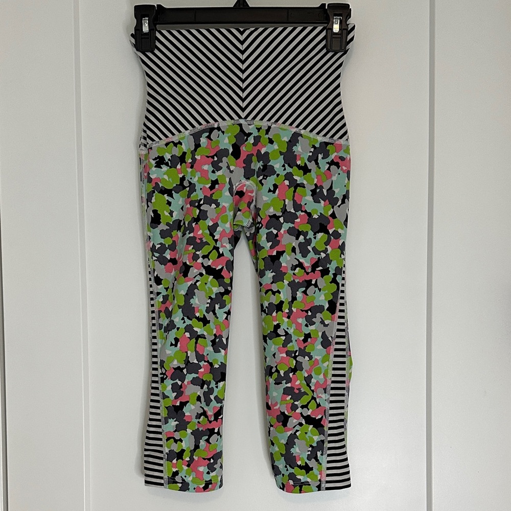 Spanx Shaping Activewear Capri Leggings, Size Small